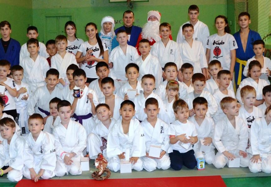 2016 ударов кулаком